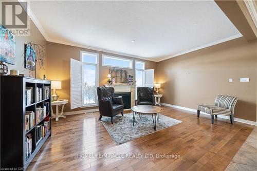 281 Doon South Drive, Kitchener, ON - Indoor Photo Showing Living Room