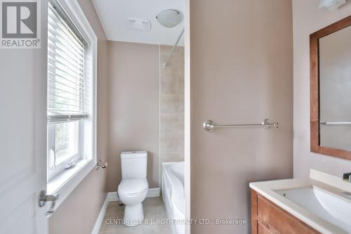 16 Gray Lane, Barrie, ON - Indoor Photo Showing Bathroom