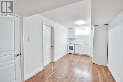 16 Gray Lane, Barrie, ON - Indoor Photo Showing Kitchen