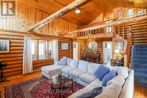 1483 Highway 6, South Bruce Peninsula, ON - Indoor Photo Showing Living Room