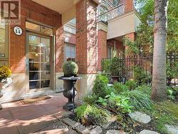 TH 14 - 20 BURKEBROOK PLACE  Toronto, ON M4G 0A1