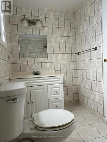 130 Sekura Crescent, Cambridge, ON - Indoor Photo Showing Bathroom