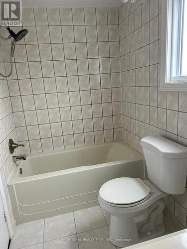 130 Sekura Crescent, Cambridge, ON - Indoor Photo Showing Bathroom