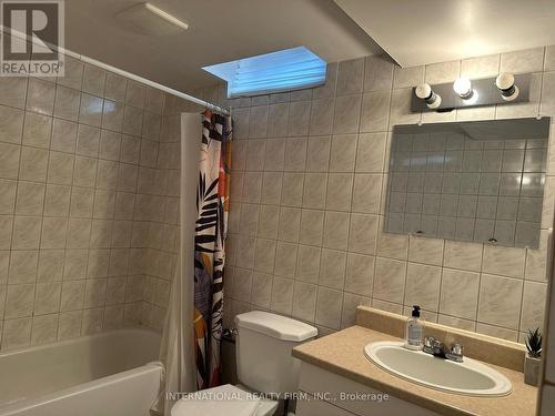 130 Sekura Crescent, Cambridge, ON - Indoor Photo Showing Bathroom
