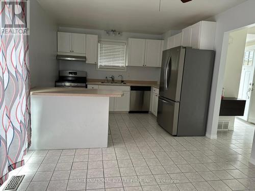 130 Sekura Crescent, Cambridge, ON - Indoor Photo Showing Kitchen With Double Sink