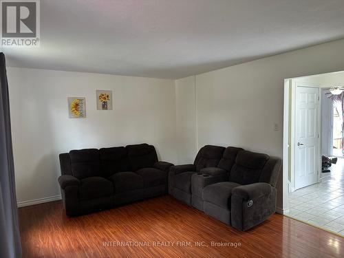 130 Sekura Crescent, Cambridge, ON - Indoor Photo Showing Living Room