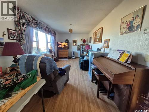 500 2Nd Avenue E, Kyle, SK - Indoor