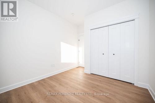 18 Durant Street, Petawawa, ON - Indoor Photo Showing Other Room