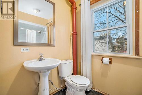 Upper apartment bathroom - 17 Mill Street, Perth, ON - Indoor Photo Showing Bathroom
