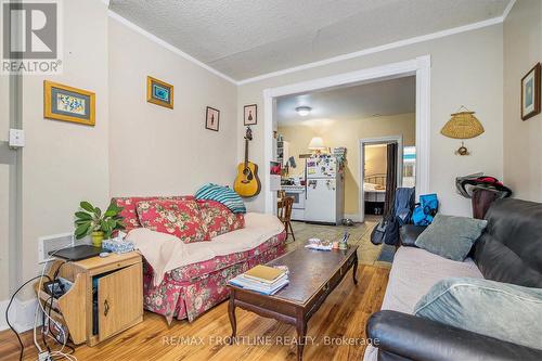 17 Mill Street, Perth, ON - Indoor Photo Showing Living Room