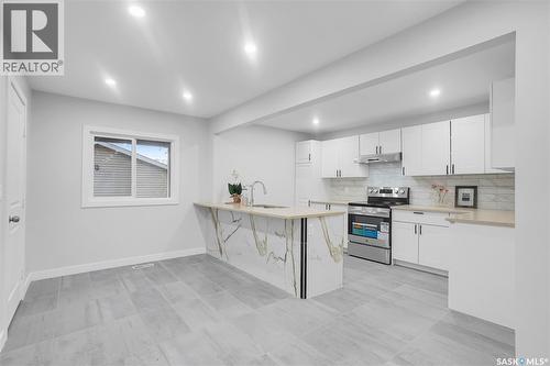 161 Rita Crescent, Saskatoon, SK - Indoor Photo Showing Kitchen
