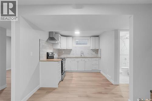 161 Rita Crescent, Saskatoon, SK - Indoor Photo Showing Kitchen