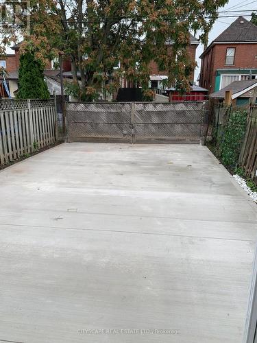 12 Kinrade Avenue, Hamilton, ON - Outdoor