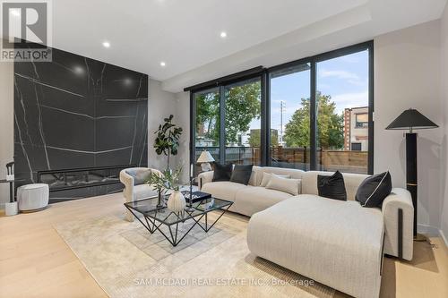 1090 Ella Avenue, Mississauga, ON - Indoor