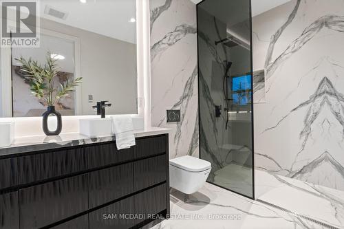 1090 Ella Avenue, Mississauga, ON - Indoor Photo Showing Bathroom