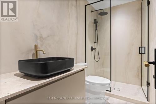 1090 Ella Avenue, Mississauga, ON - Indoor Photo Showing Bathroom