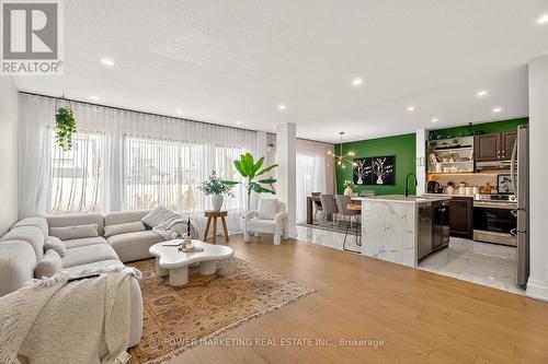 657 Clearbrook Drive N, Ottawa, ON - Indoor Photo Showing Living Room