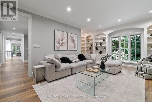 2025 Heartwood Court, Mississauga, ON - Indoor Photo Showing Living Room