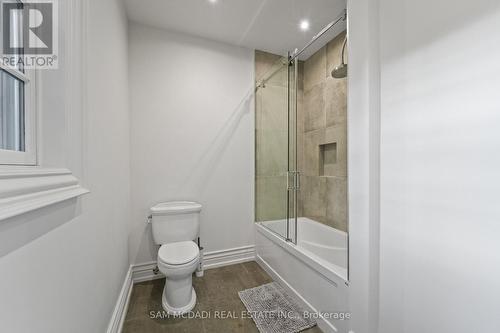 2025 Heartwood Court, Mississauga, ON - Indoor Photo Showing Bathroom