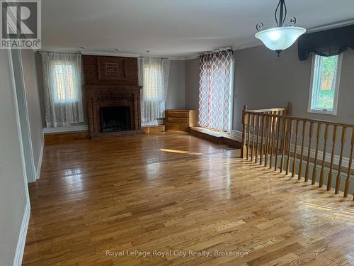 1 Kenneth Avenue, Erin, ON - Indoor Photo Showing Living Room With Fireplace