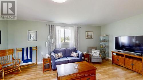 31410 Lake Ridge Road, Georgina (Pefferlaw), ON - Indoor Photo Showing Living Room