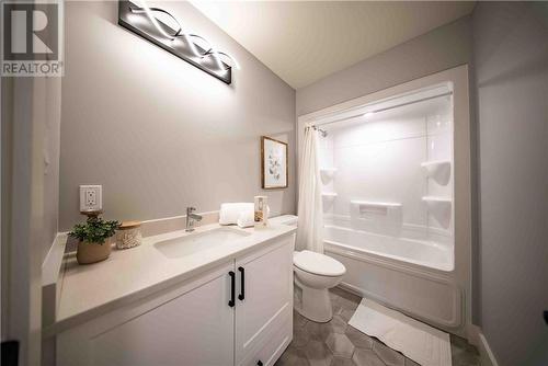 35 Noah Court, Sudbury, ON - Indoor Photo Showing Bathroom