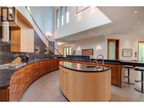 5308 Lakeshore Road, Kelowna, BC - Indoor Photo Showing Kitchen