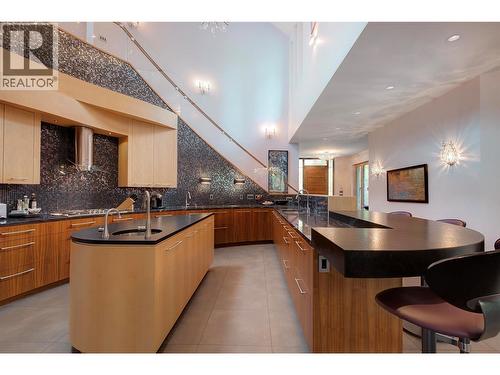 5308 Lakeshore Road, Kelowna, BC - Indoor Photo Showing Kitchen