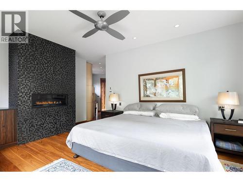5308 Lakeshore Road, Kelowna, BC - Indoor Photo Showing Bedroom