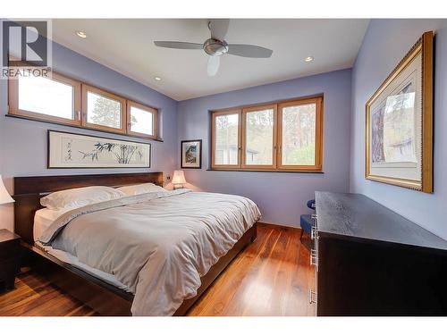 5308 Lakeshore Road, Kelowna, BC - Indoor Photo Showing Bedroom