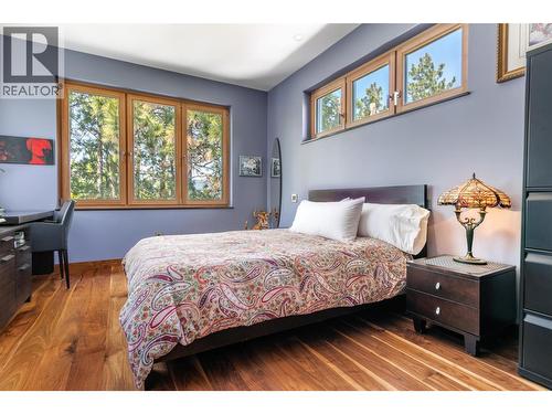 5308 Lakeshore Road, Kelowna, BC - Indoor Photo Showing Bedroom