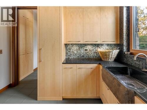 5308 Lakeshore Road, Kelowna, BC - Indoor Photo Showing Kitchen