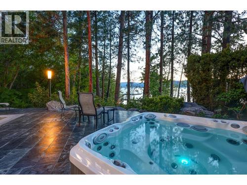5308 Lakeshore Road, Kelowna, BC - Outdoor