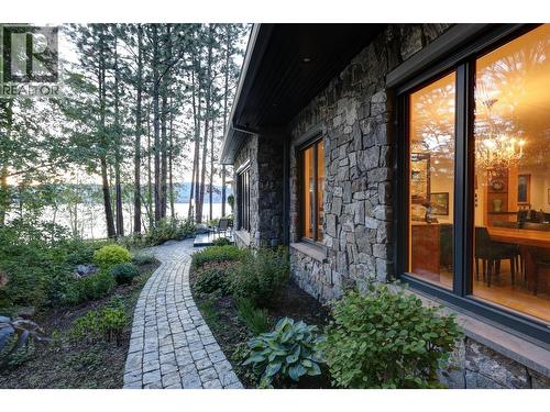 5308 Lakeshore Road, Kelowna, BC - Outdoor