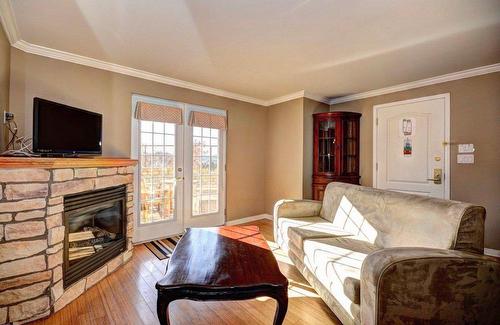 Salon - 3205-570 Ch. Des Frênes, Piedmont, QC - Indoor Photo Showing Living Room With Fireplace