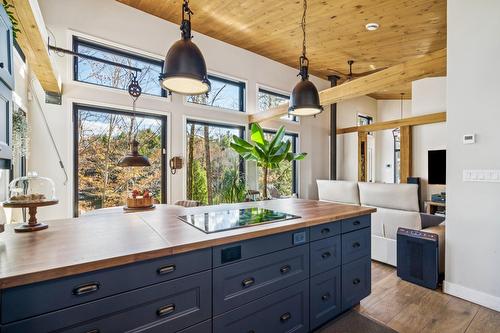 Cuisine - 48 Ch. Richard-Tapp, Lachute, QC - Indoor Photo Showing Kitchen