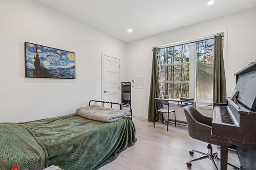 Chambre à coucher - 120 Rue Bellefeuille, Saint-Calixte, QC - Indoor Photo Showing Bedroom