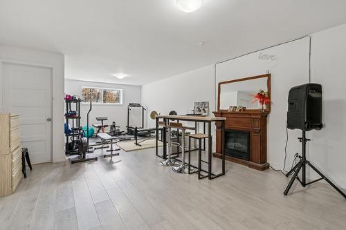 Family room - 120 Rue Bellefeuille, Saint-Calixte, QC - Indoor Photo Showing Other Room