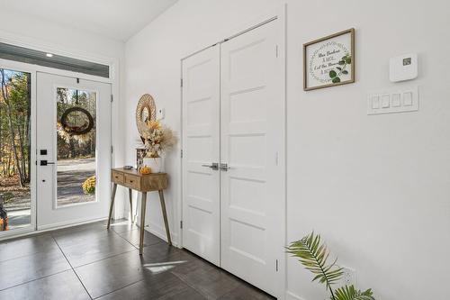 Hall d'entrée/Vestibule - 120 Rue Bellefeuille, Saint-Calixte, QC - Indoor Photo Showing Other Room