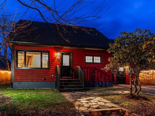 78 Lawrence St  Lunenburg, NS B0J 2C0