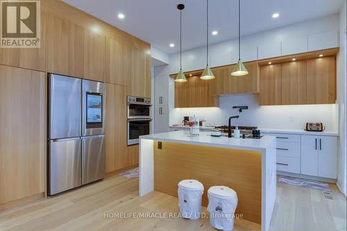 10 Stamford Square S, Toronto, ON - Indoor Photo Showing Kitchen