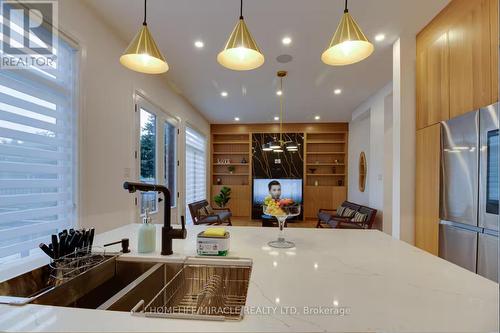 10 Stamford Square S, Toronto, ON - Indoor