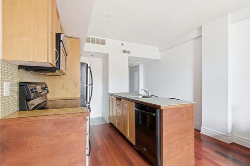 Kitchen - 705-65 Boul. René-Lévesque E., Montréal (Ville-Marie), QC - Indoor Photo Showing Kitchen