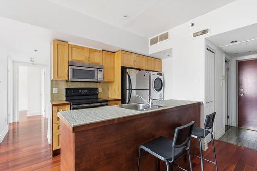 Kitchen - 705-65 Boul. René-Lévesque E., Montréal (Ville-Marie), QC - Indoor Photo Showing Kitchen