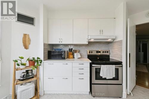 611 - 1110 Walden Circle, Mississauga, ON - Indoor Photo Showing Kitchen
