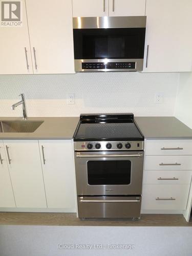 1104 - 212 King William Street E, Hamilton, ON - Indoor Photo Showing Kitchen