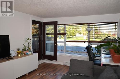 107 - 1490 Heron Road, Ottawa, ON - Indoor Photo Showing Living Room