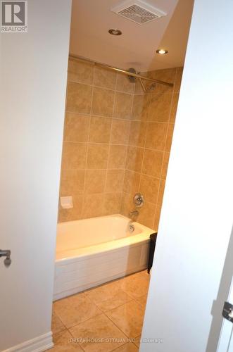107 - 1490 Heron Road, Ottawa, ON - Indoor Photo Showing Bathroom