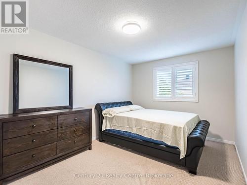 3349 Loyalist Drive, Mississauga, ON - Indoor Photo Showing Bedroom