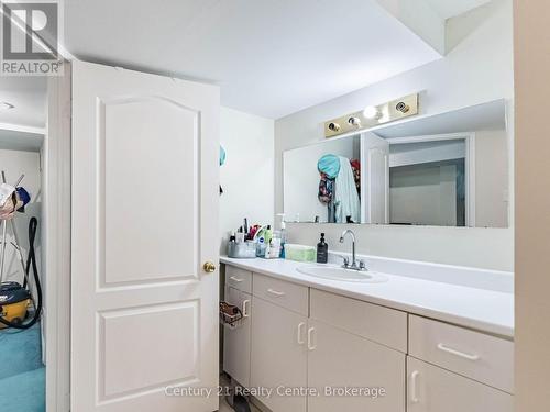 3349 Loyalist Drive, Mississauga, ON - Indoor Photo Showing Bathroom